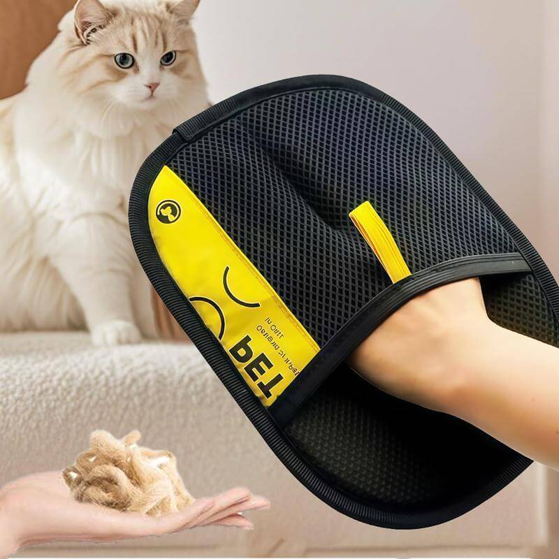 Pet Hair Removal Glove featuring a textured silicone surface designed to trap loose fur from cats and dogs during grooming.