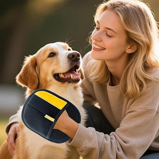 Pet Hair Removal Glove featuring a textured silicone surface designed to trap loose fur from cats and dogs during grooming.