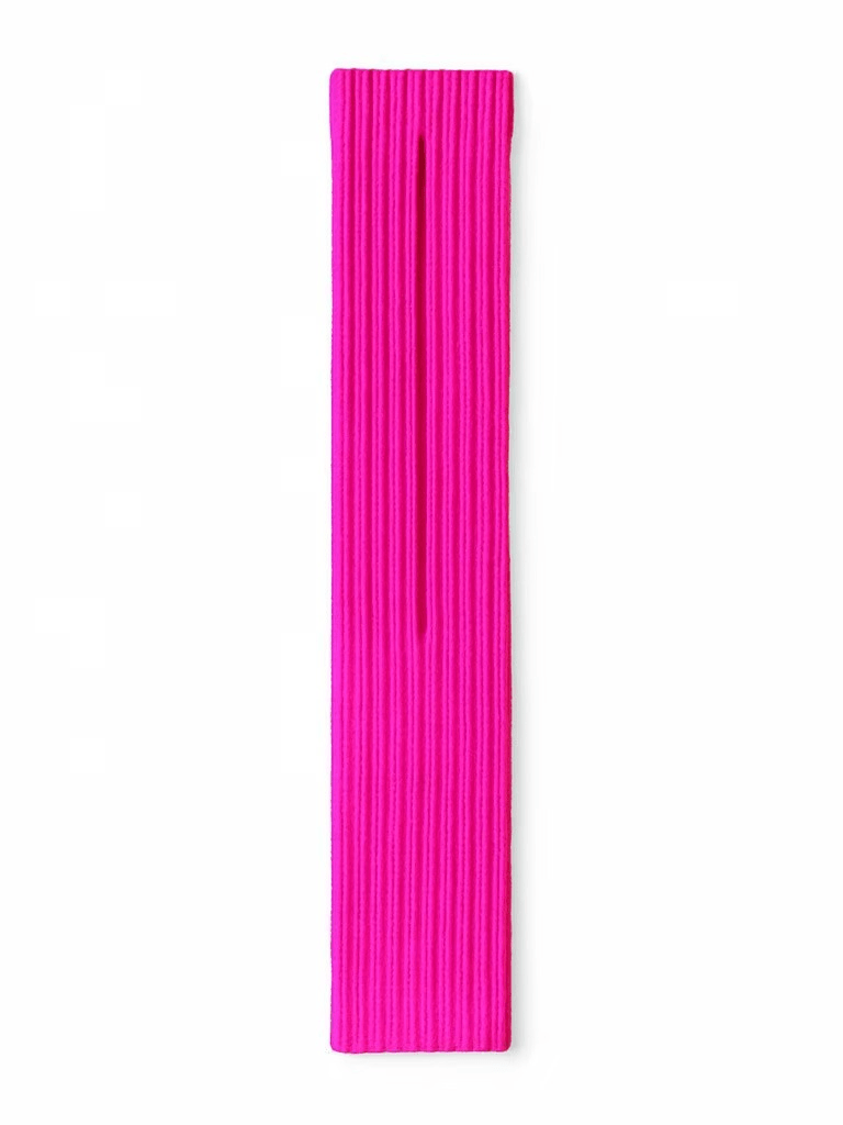 Mobile Pocket in bright pink knitted ribbed fabric, designed for hands-free phone carrying, measuring approximately 40 cm.